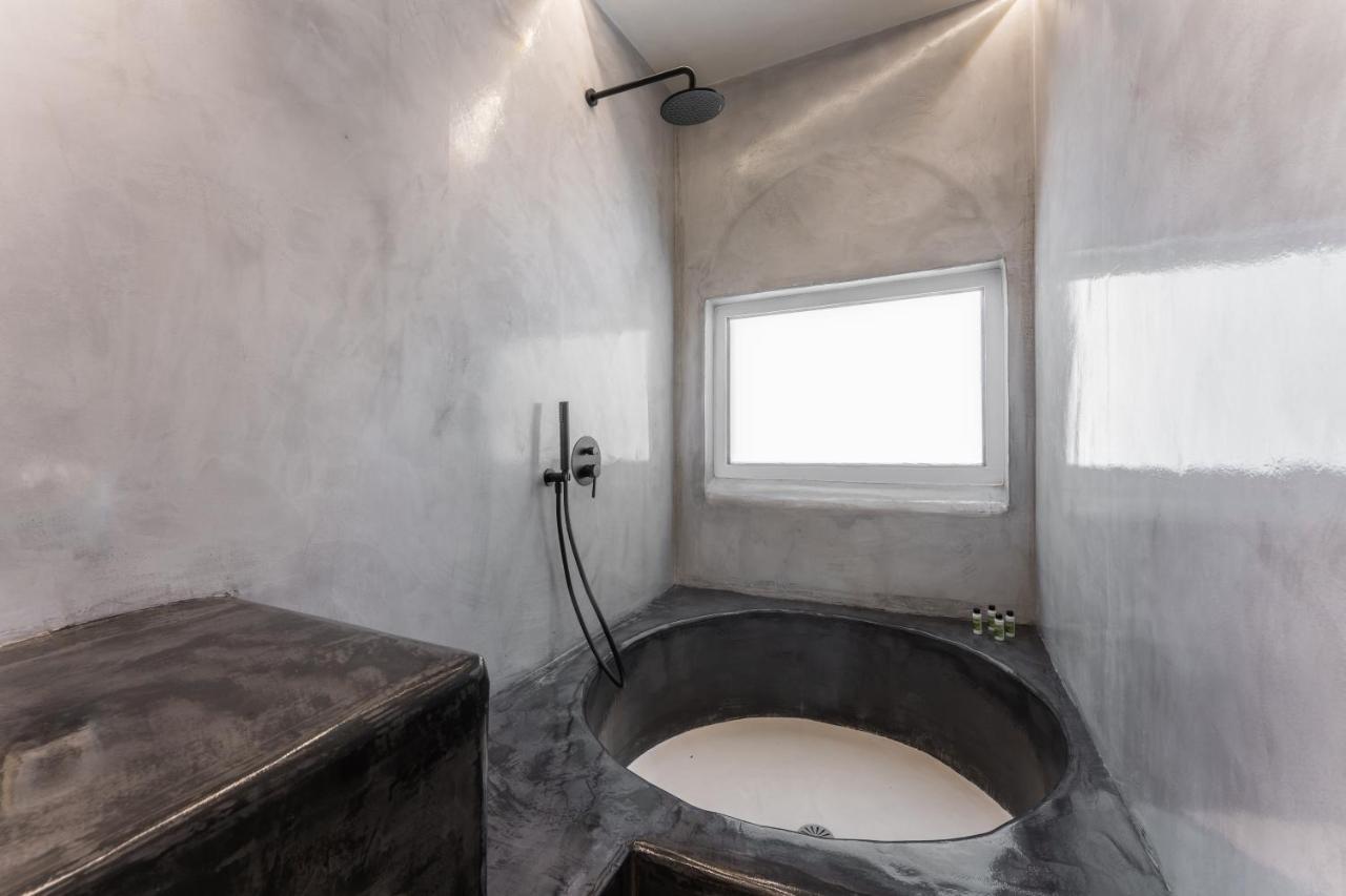 אימרוביגלי Leon Luxury Suites מראה חיצוני תמונה