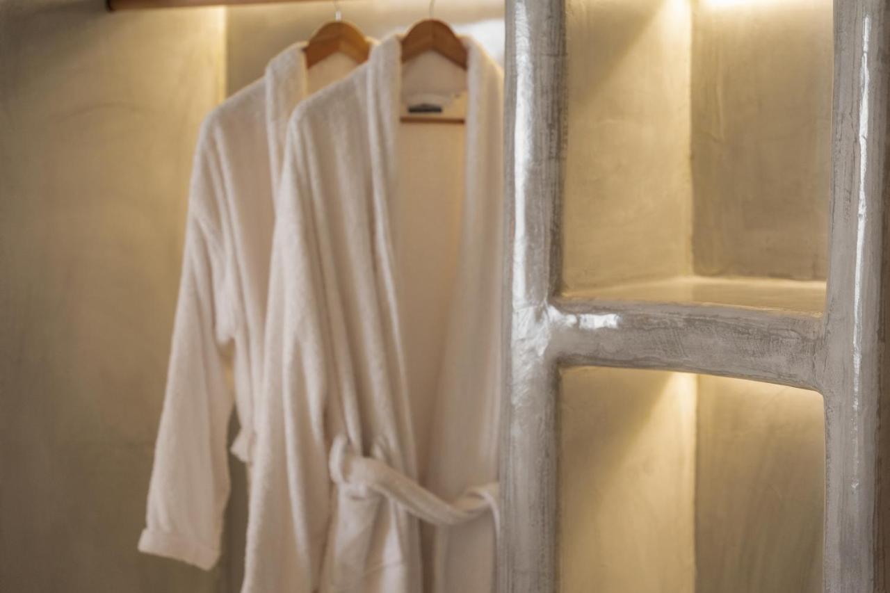 אימרוביגלי Leon Luxury Suites מראה חיצוני תמונה