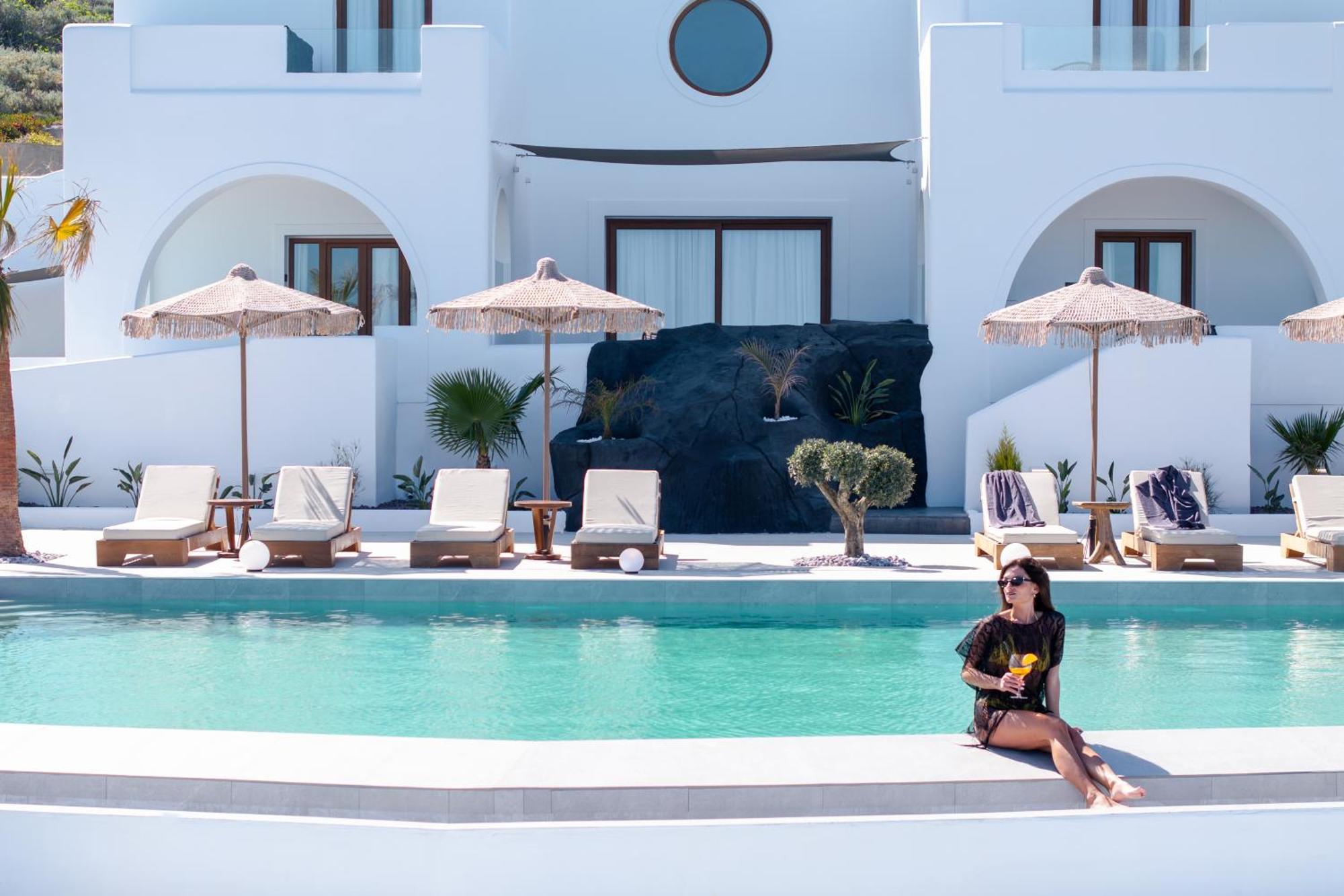 אימרוביגלי Leon Luxury Suites מראה חיצוני תמונה