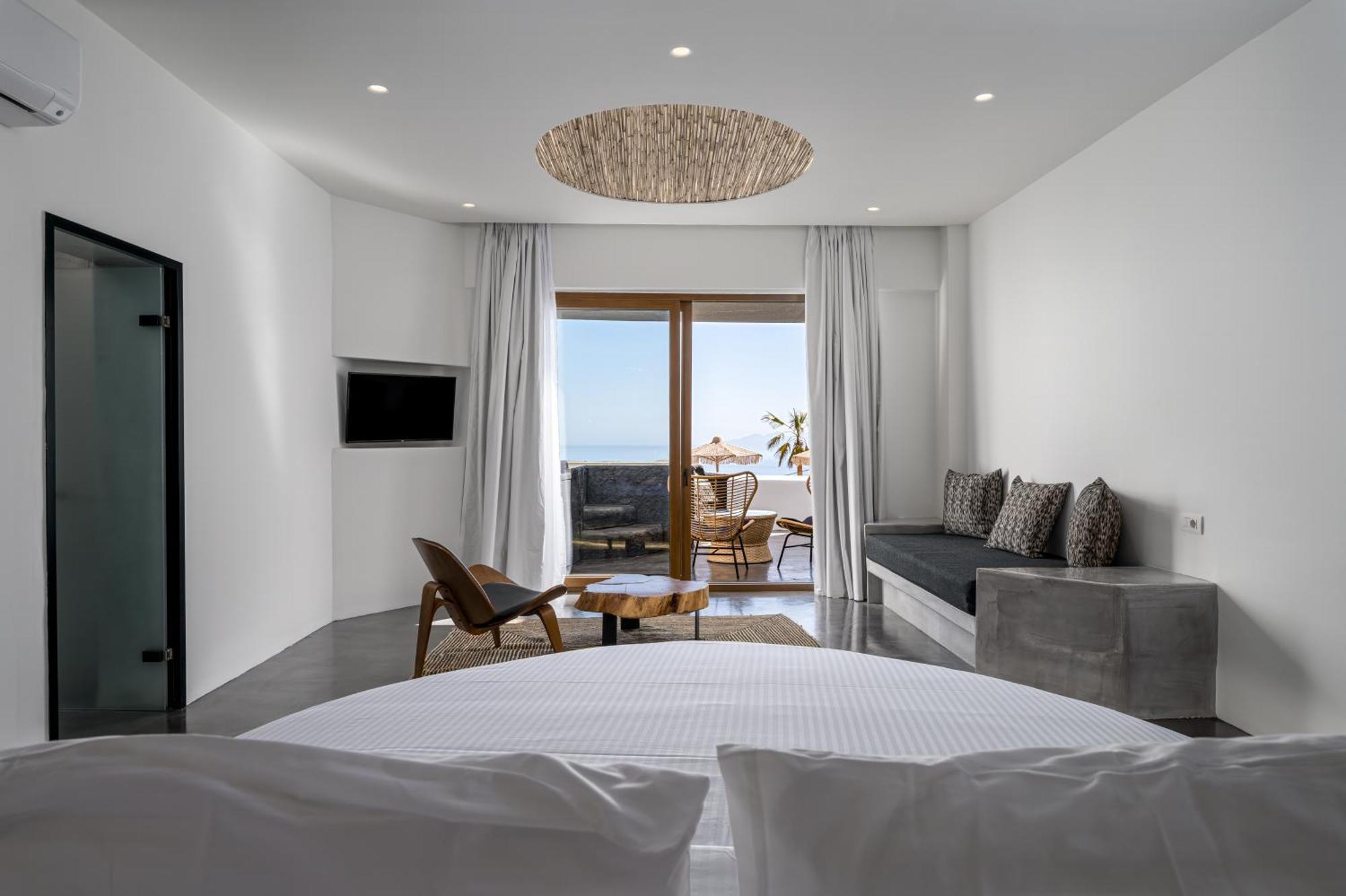 אימרוביגלי Leon Luxury Suites מראה חיצוני תמונה