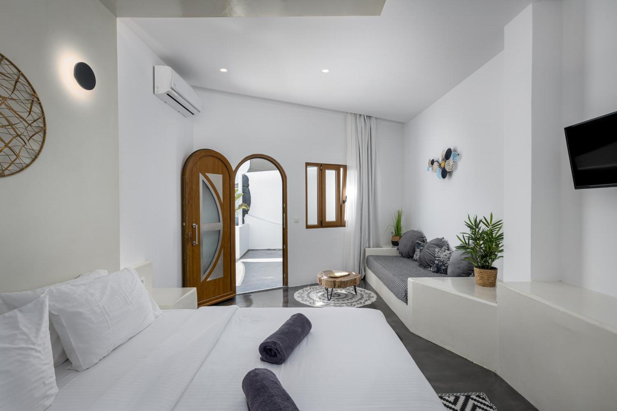 אימרוביגלי Leon Luxury Suites מראה חיצוני תמונה