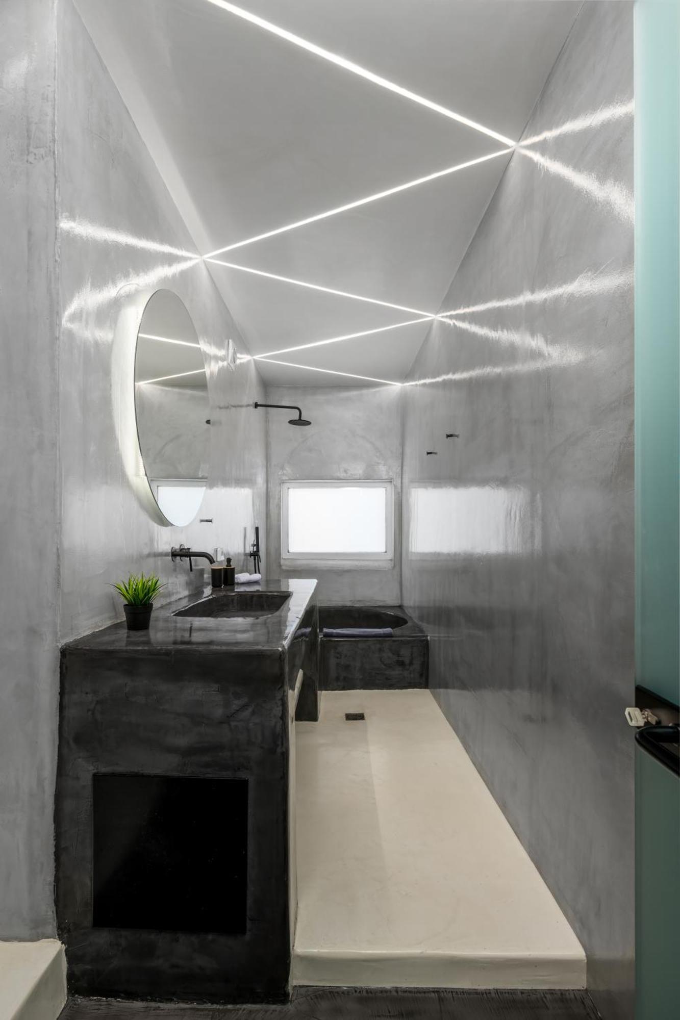 אימרוביגלי Leon Luxury Suites מראה חיצוני תמונה