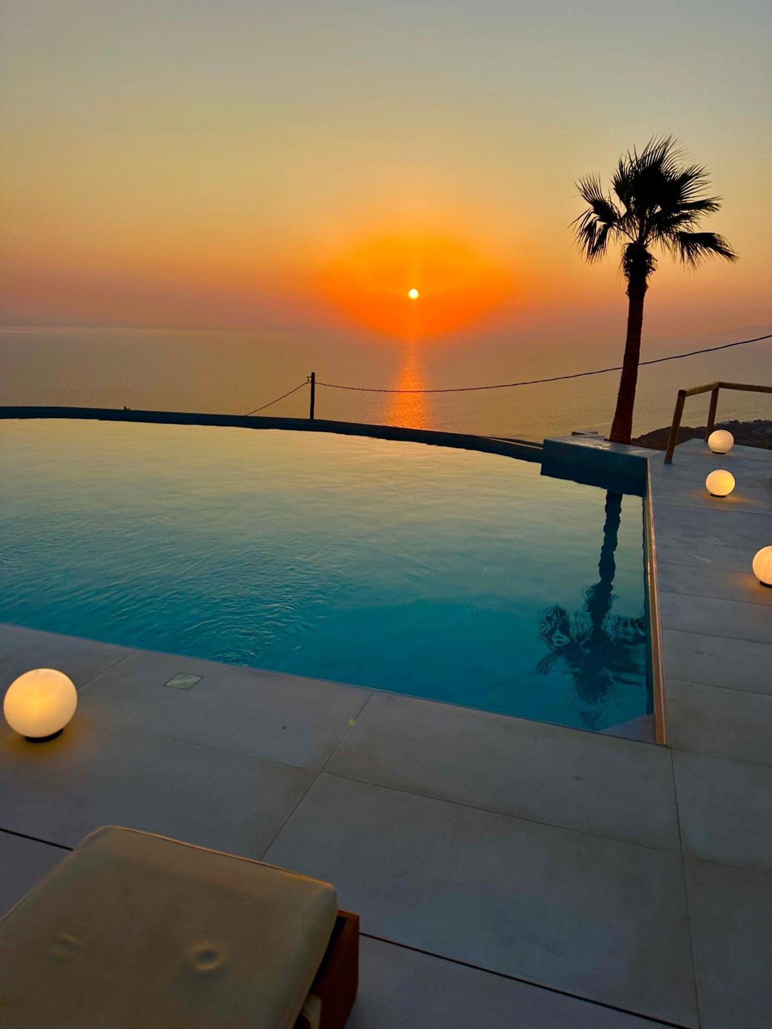 אימרוביגלי Leon Luxury Suites מראה חיצוני תמונה