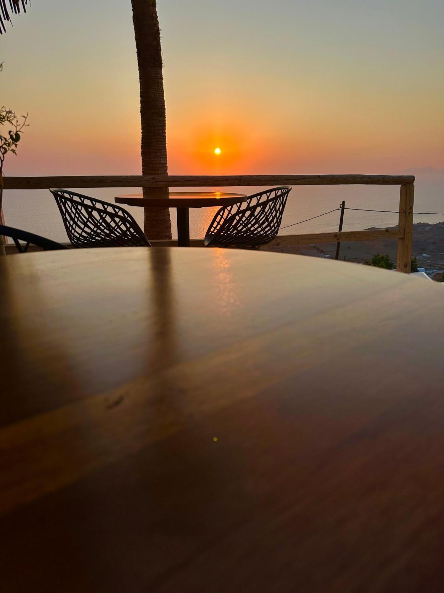 אימרוביגלי Leon Luxury Suites מראה חיצוני תמונה