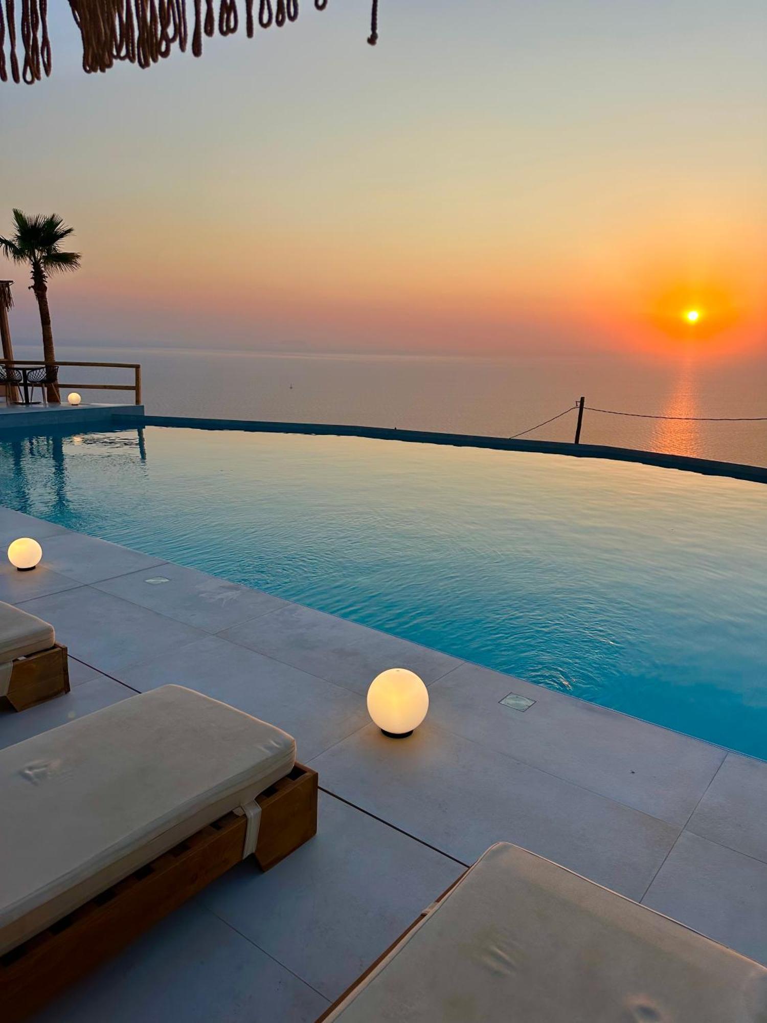 אימרוביגלי Leon Luxury Suites מראה חיצוני תמונה